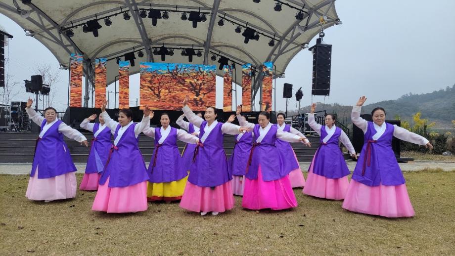 BandPhoto_2023_12_11_10_14_03